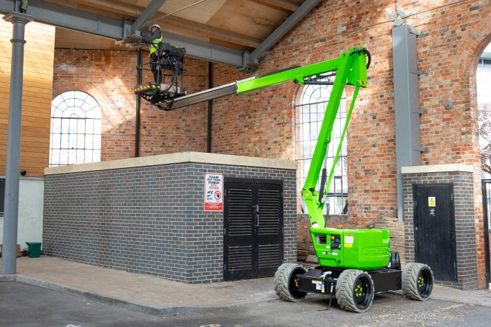 HR12 4x4 reaching up and over a services building to allow access to steelwork