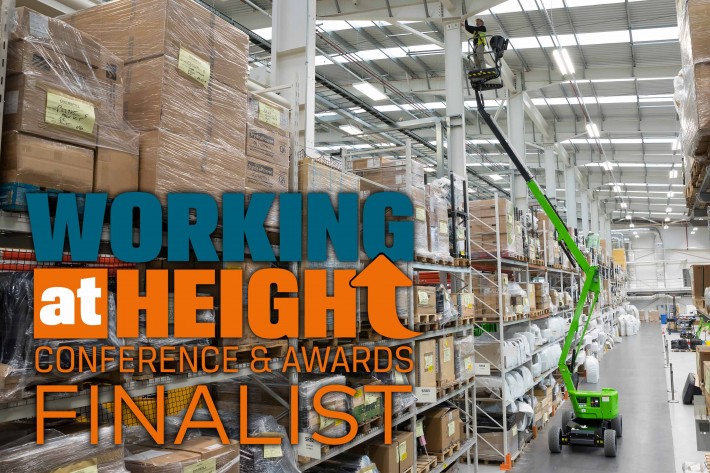 Niftylift HR12N finalist bij de Working at Height Awards 2026 Compacte Niftylift HR12N knikarmhoogwerker