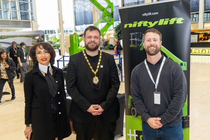 Mayor of Milton Keynes visiting Niftylift’s stand at MK Innovates STEM Festival 2025 Mayor of Milton Keynes visiting Niftylift’s stand at MK Innovates STEM Festival 2025